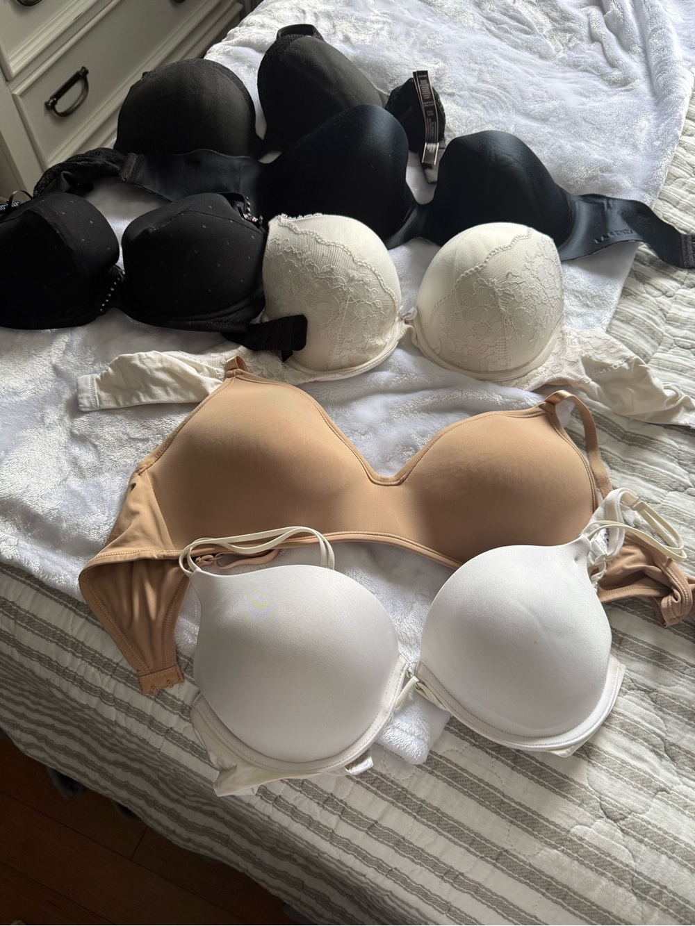 Victoria's Secret Bra Set in Black, White & Nude 34 D see notes
